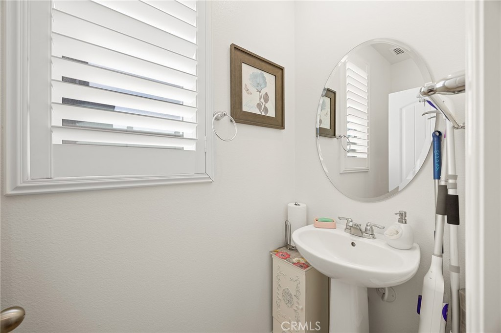 17687 Comfrey Dr Property Photo 14