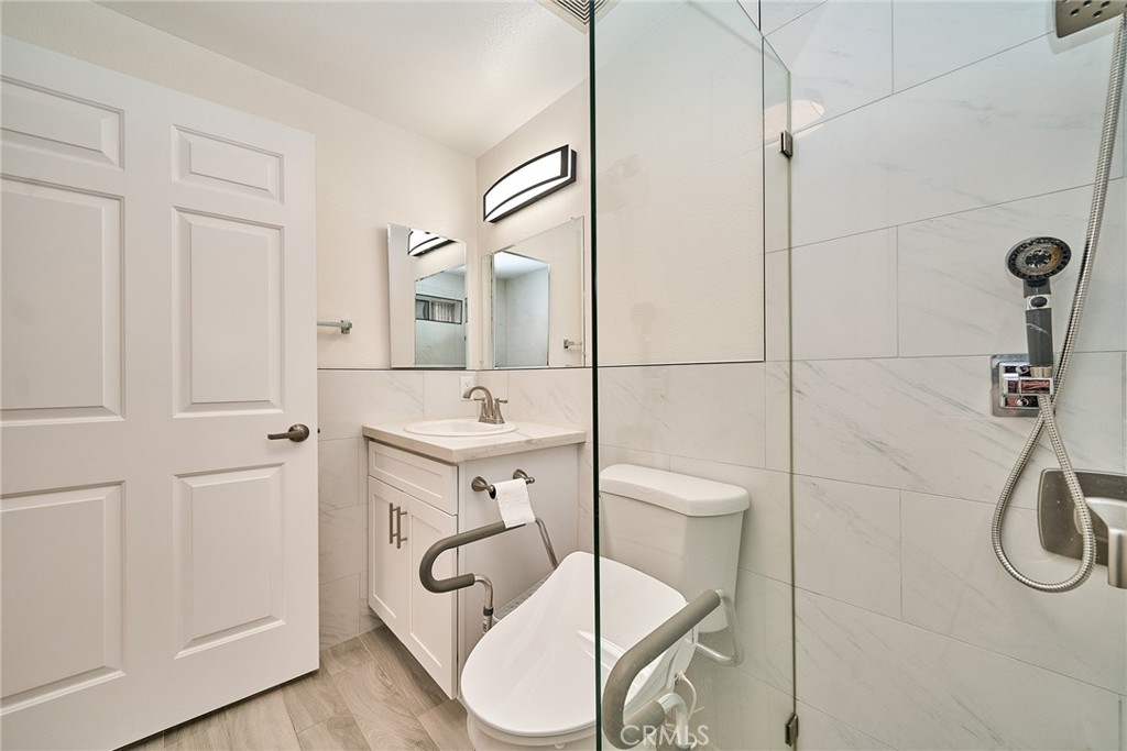 120 N Moore 103 Property Photo 24