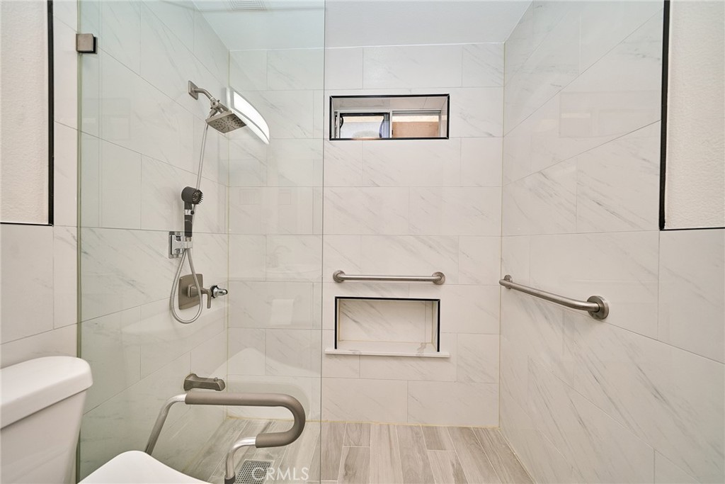 120 N Moore 103 Property Photo 25