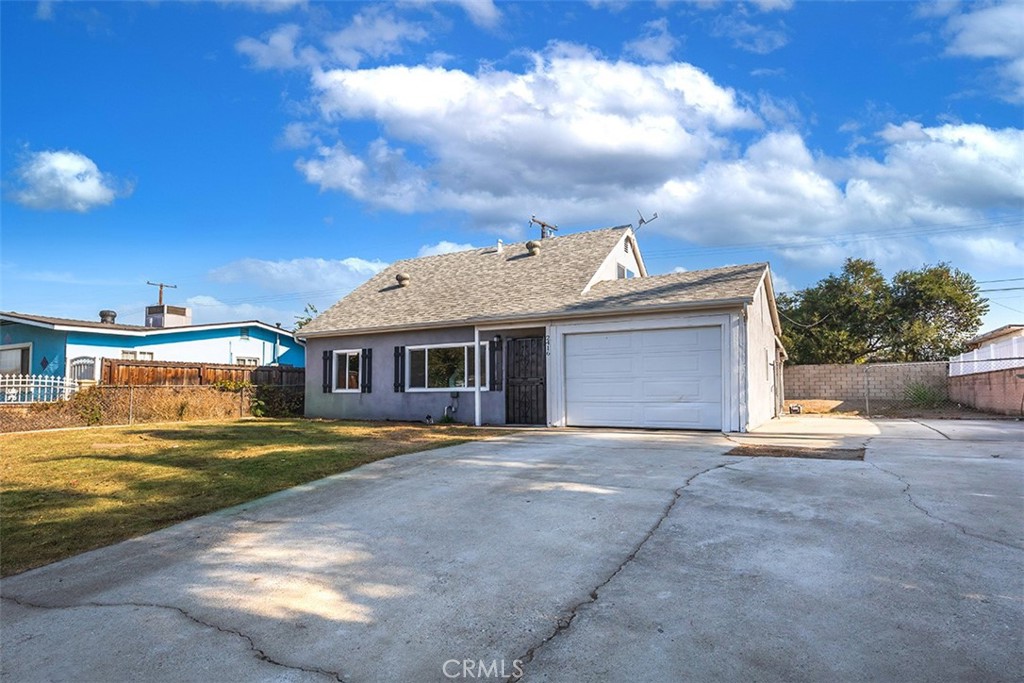 2416 Stanford Avenue Property Photo 2