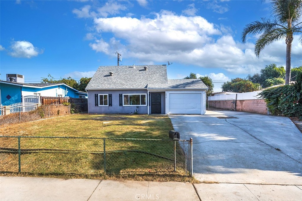 2416 Stanford Avenue Property Photo 3