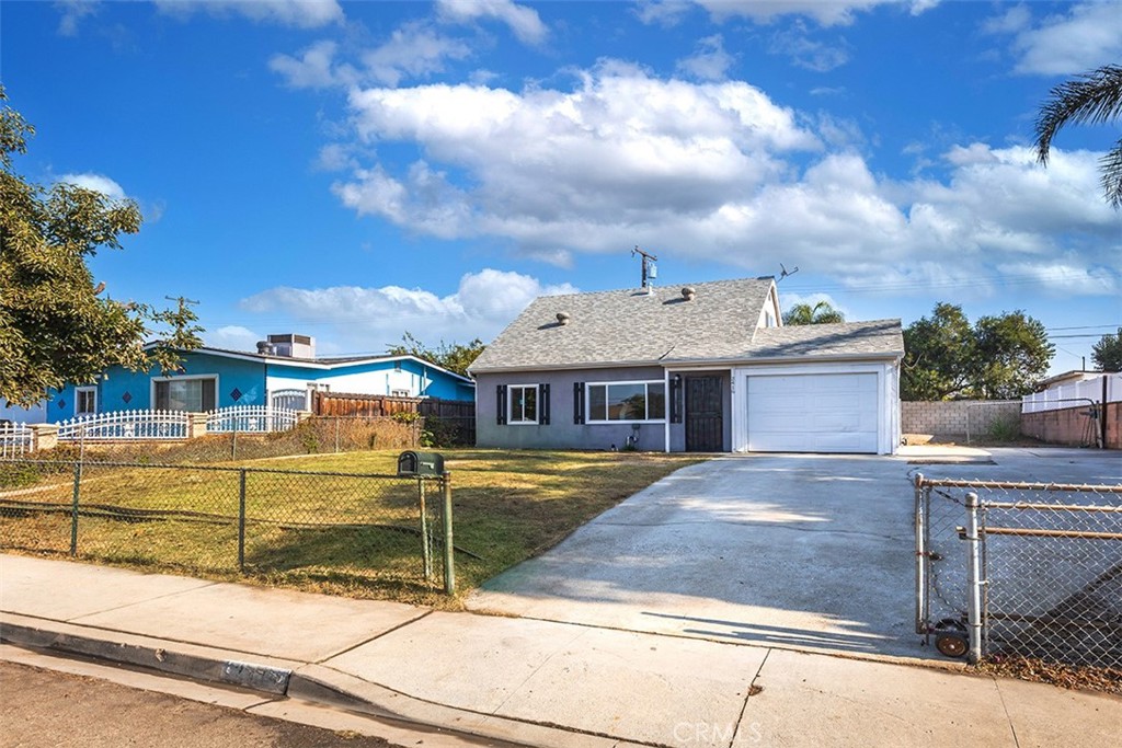 2416 Stanford Avenue Property Photo 4