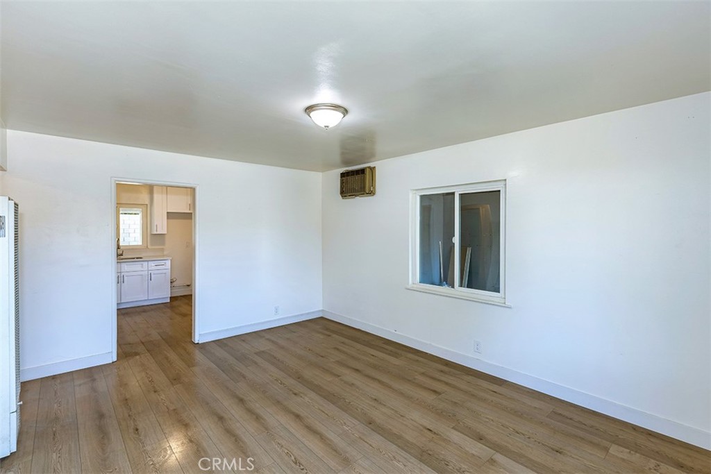 2416 Stanford Avenue Property Photo 7