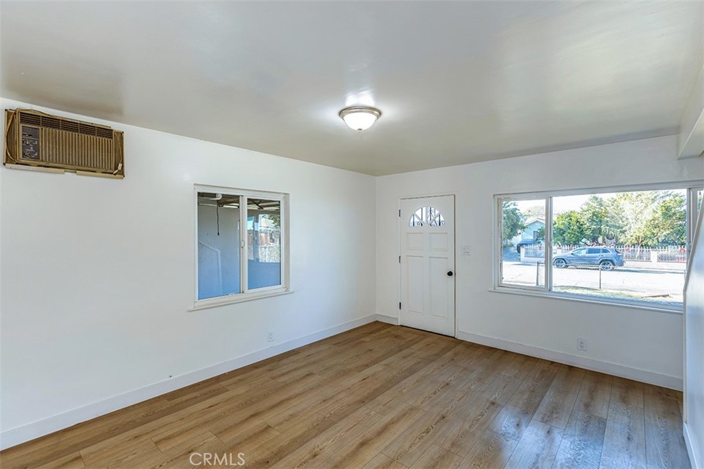 2416 Stanford Avenue Property Photo 8