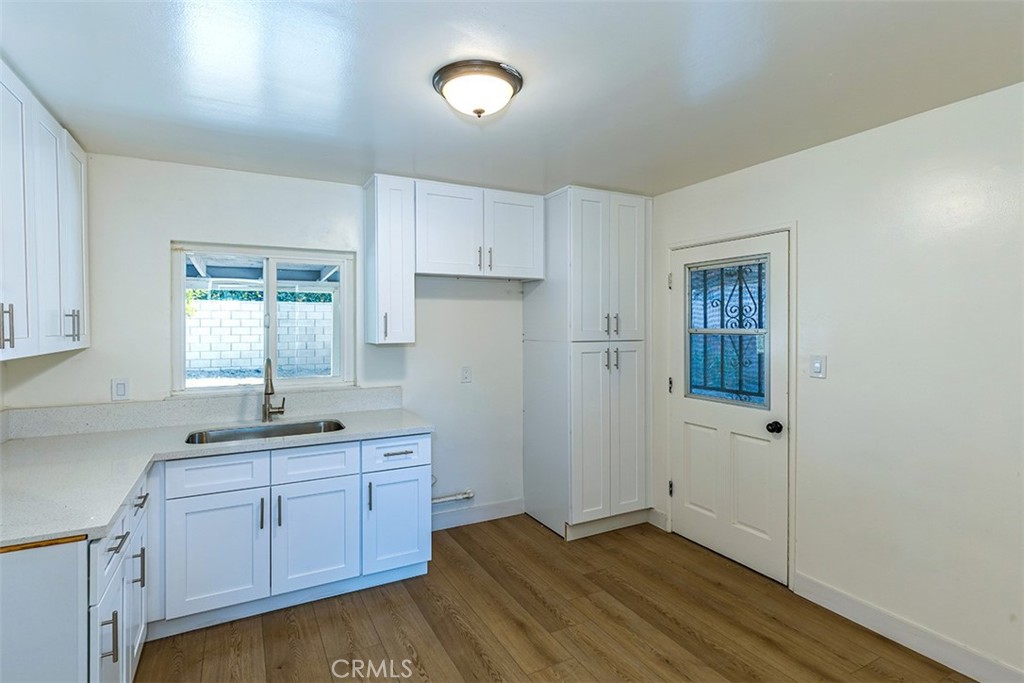 2416 Stanford Avenue Property Photo 10