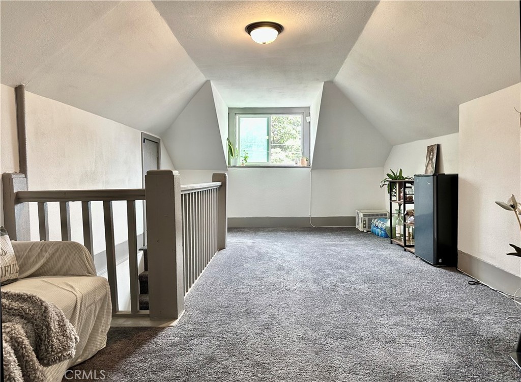160 W 48th Property Photo 34