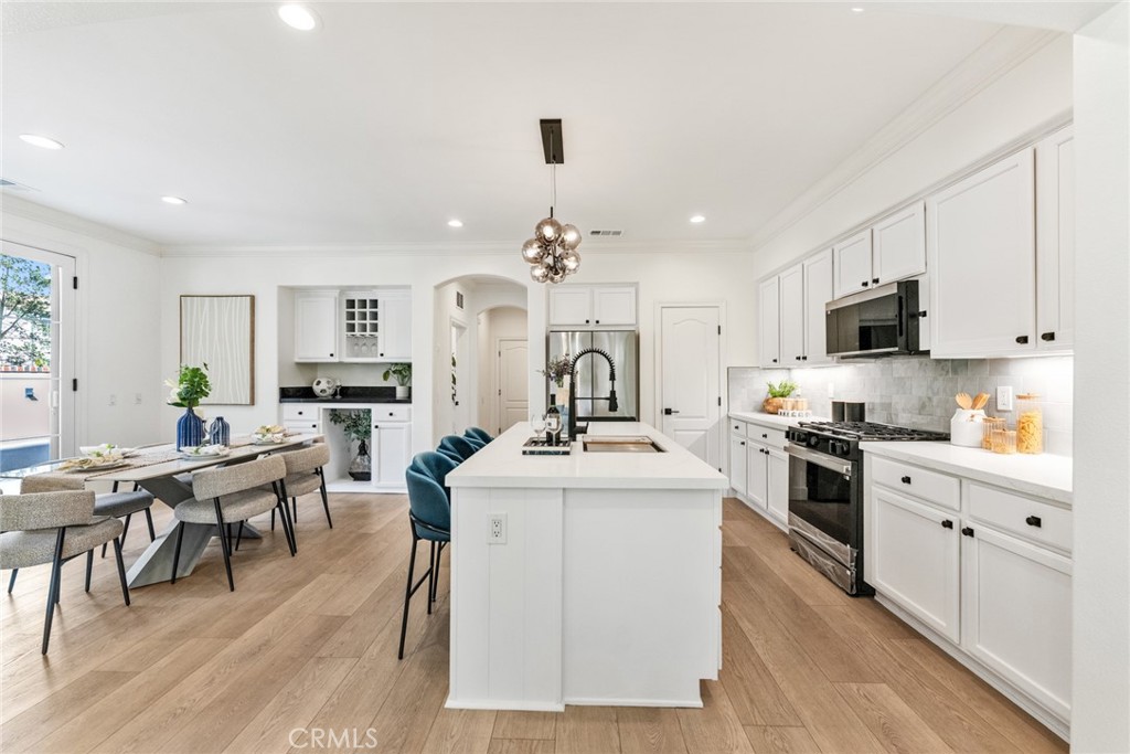 100 Alhambra Property Photo 15