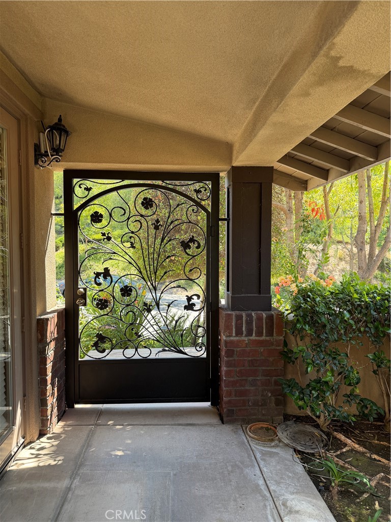 16333 Fox Hollow Property Photo 6