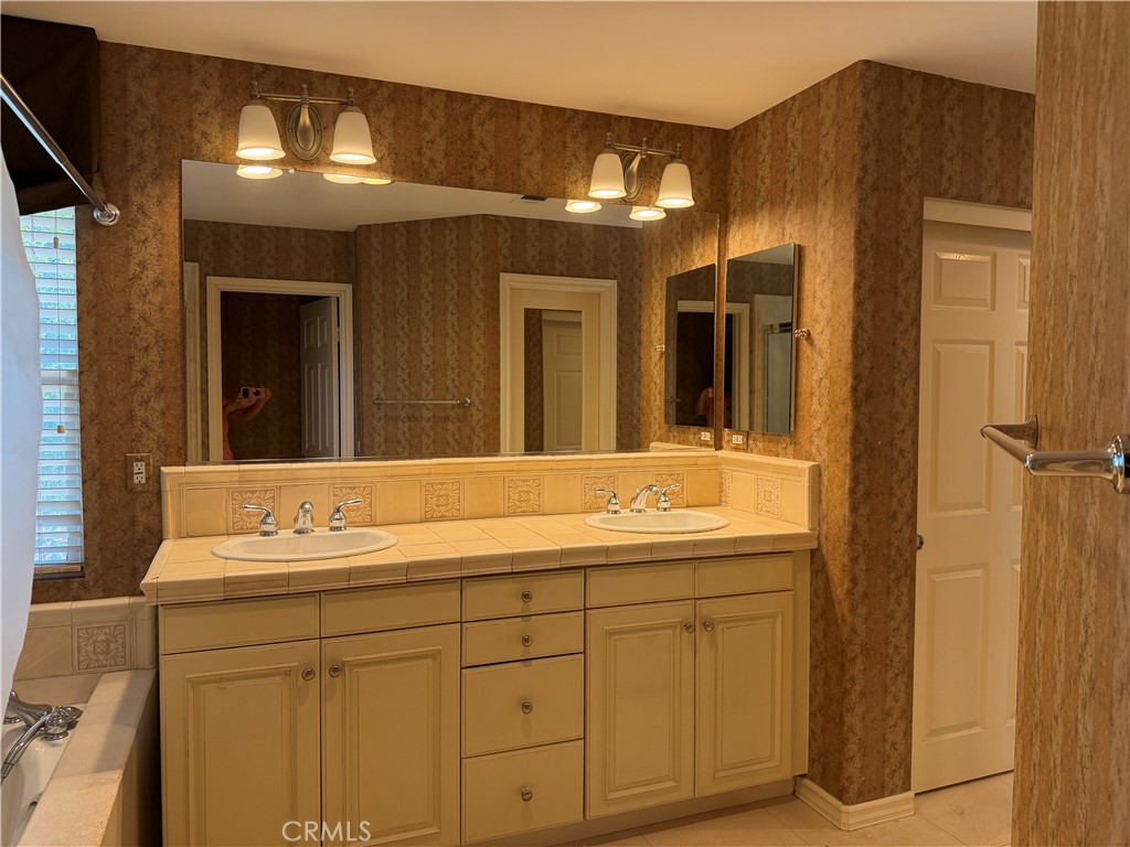16333 Fox Hollow Property Photo 25