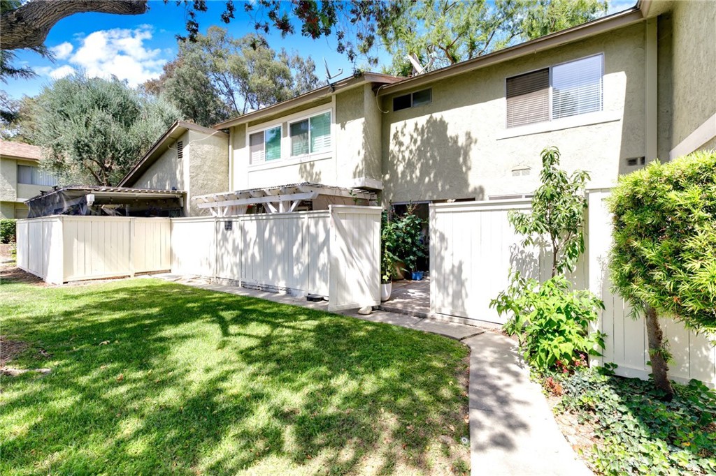 2151 E Aroma Dr Property Photo 1