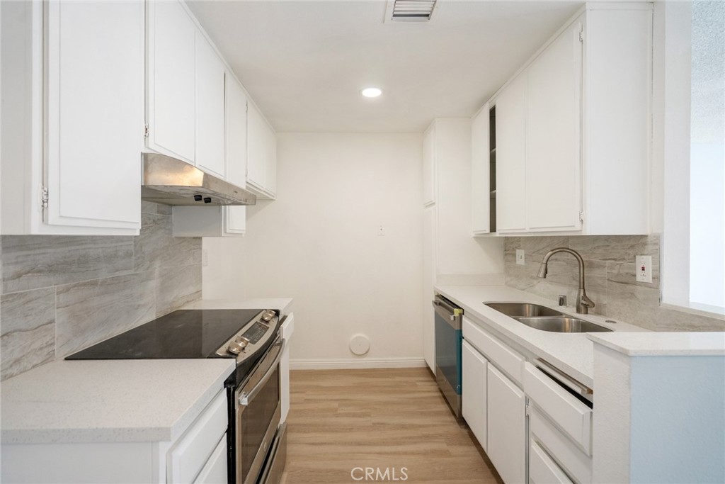 2300 S Hacienda Boulevard D4 Property Photo 3