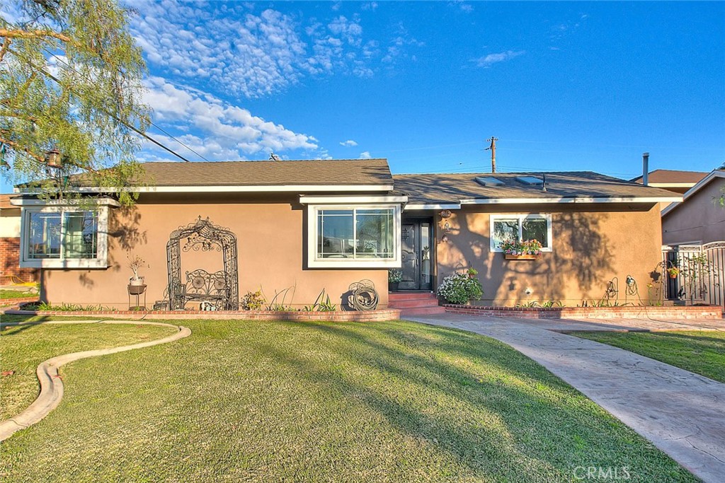 1862 Bonnie Brae Property Photo 1