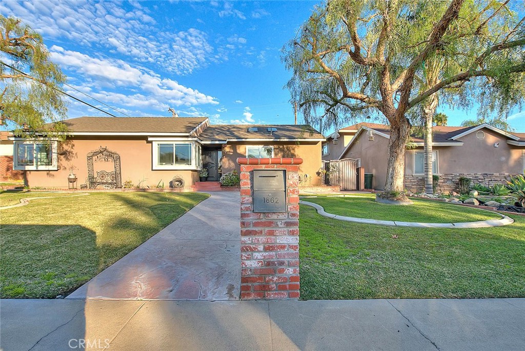 1862 Bonnie Brae Property Photo 2