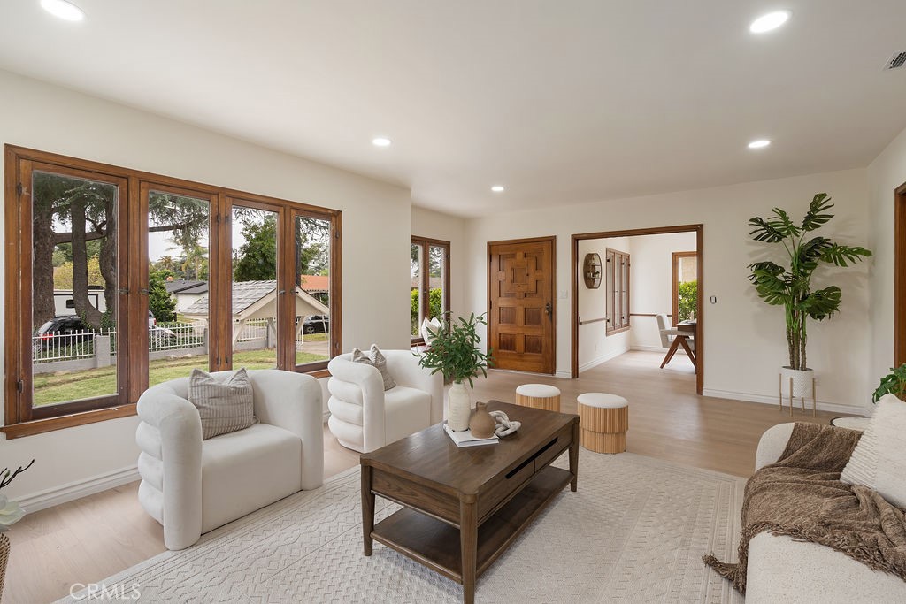 2070 El Sereno Property Photo 6