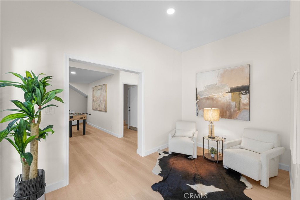 2759 S Barrington Avenue Property Photo 14