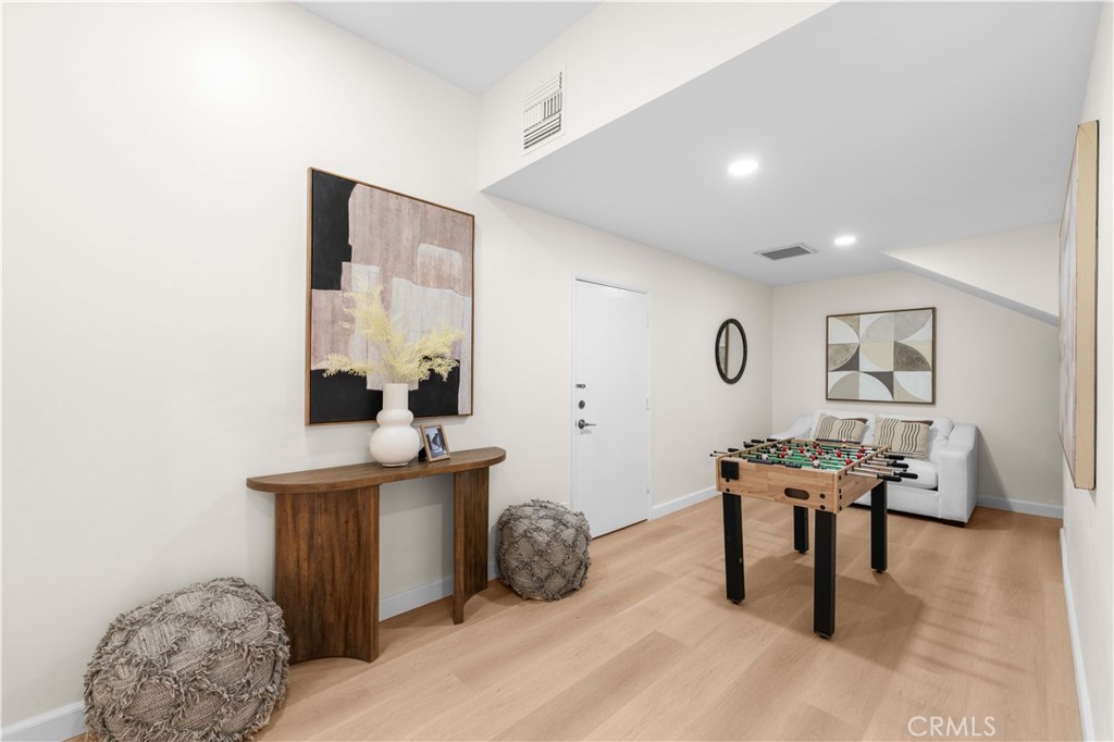 2759 S Barrington Avenue Property Photo 15