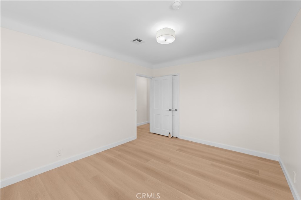 2759 S Barrington Avenue Property Photo 17