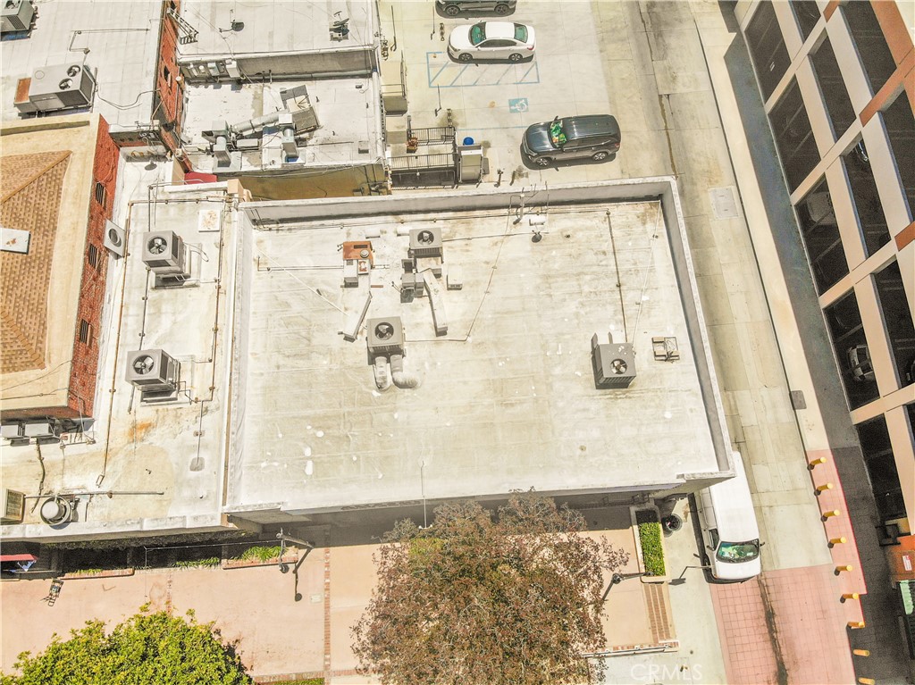 6729 Greenleaf Property Photo 4