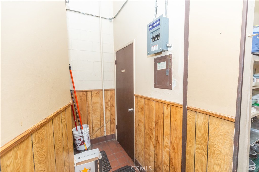 6729 Greenleaf Property Photo 8