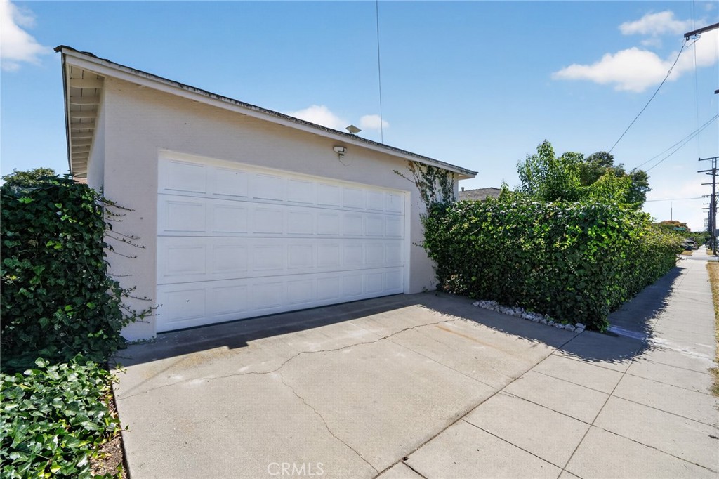 15804 Dalton Avenue Property Photo 3