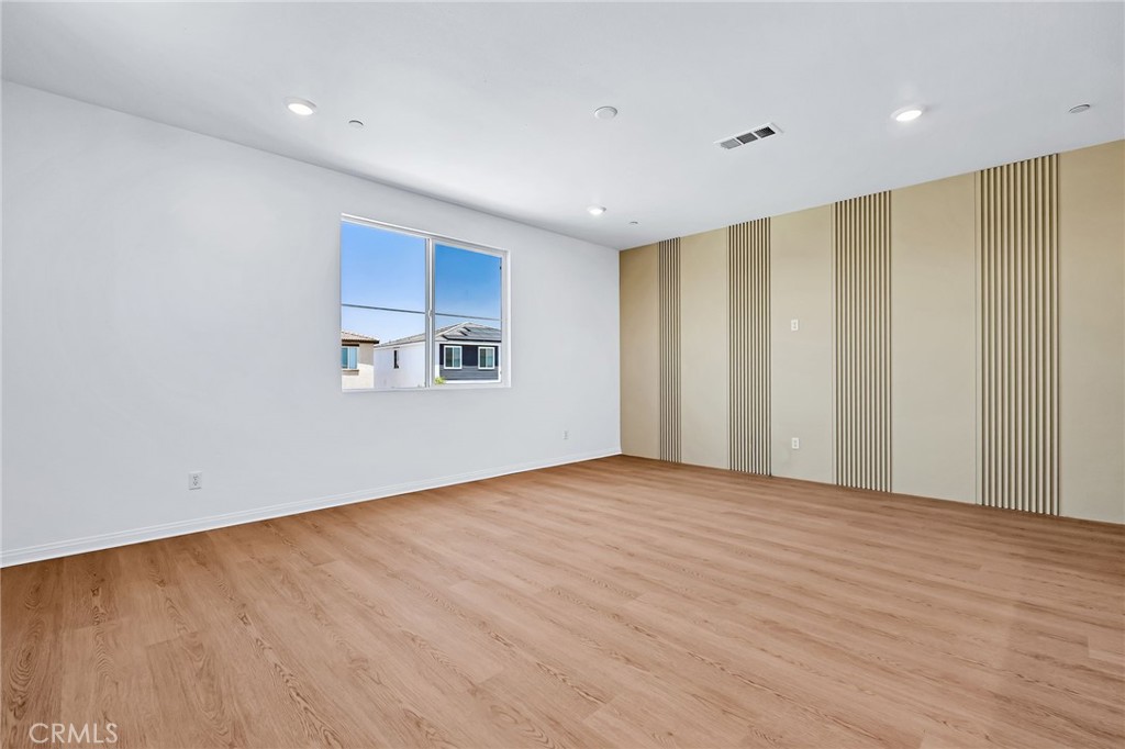 15538 Hawk St Property Photo 4