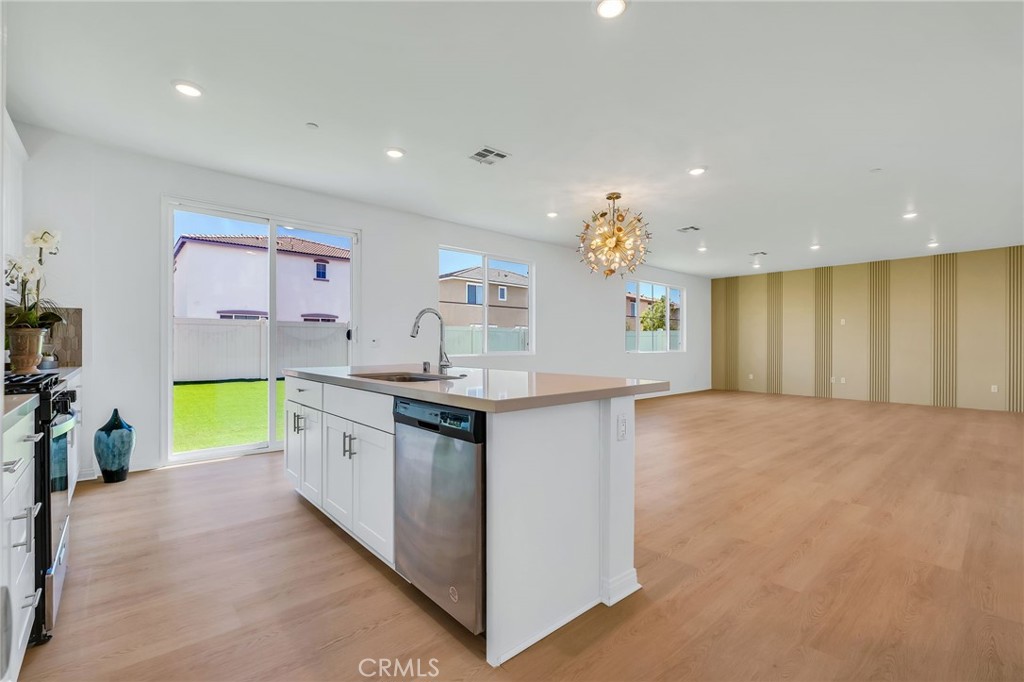 15538 Hawk St Property Photo 11