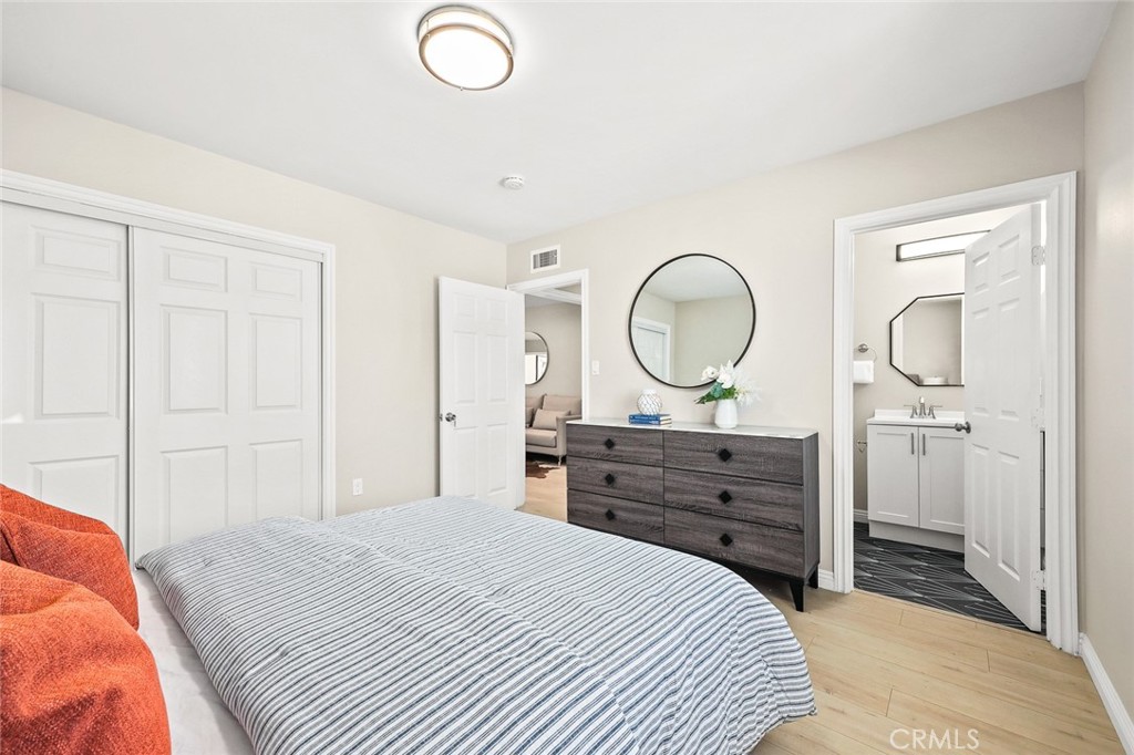 1227 E Grovecenter Property Photo 14