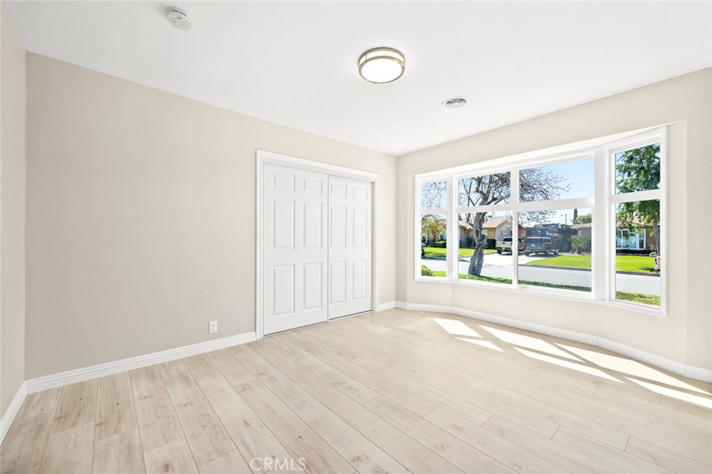 1227 E Grovecenter Property Photo 17