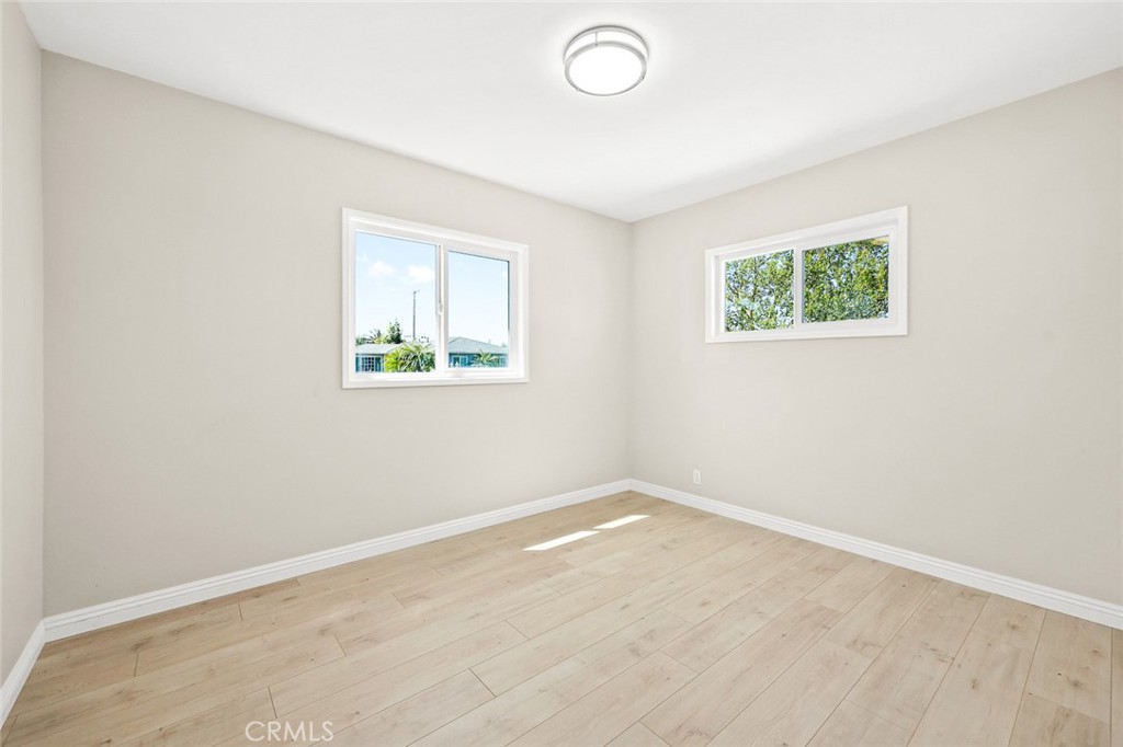 1227 E Grovecenter Property Photo 18