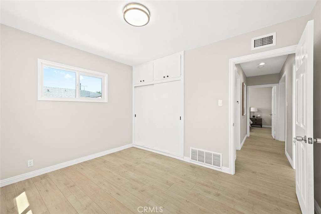 1227 E Grovecenter Property Photo 19
