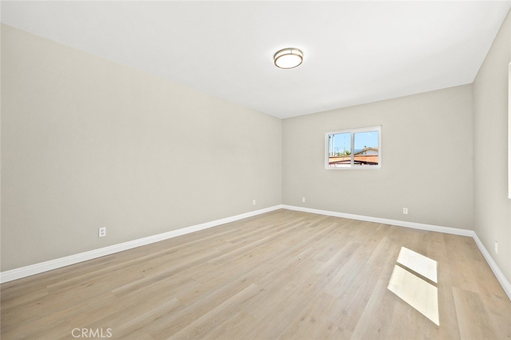 1227 E Grovecenter Property Photo 20