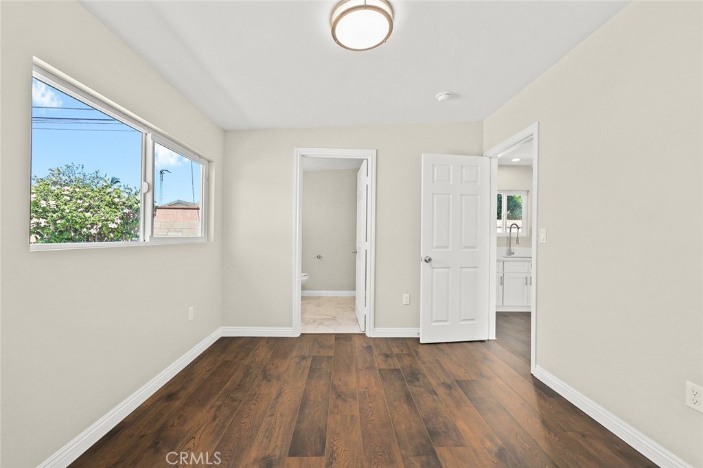 1227 E Grovecenter Property Photo 25