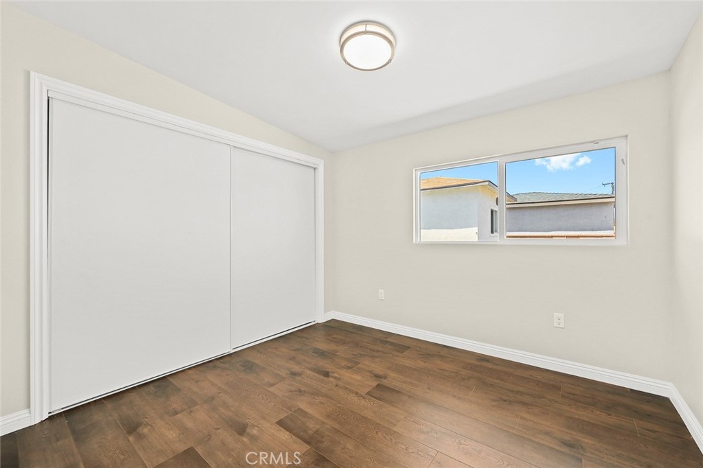 1227 E Grovecenter Property Photo 26