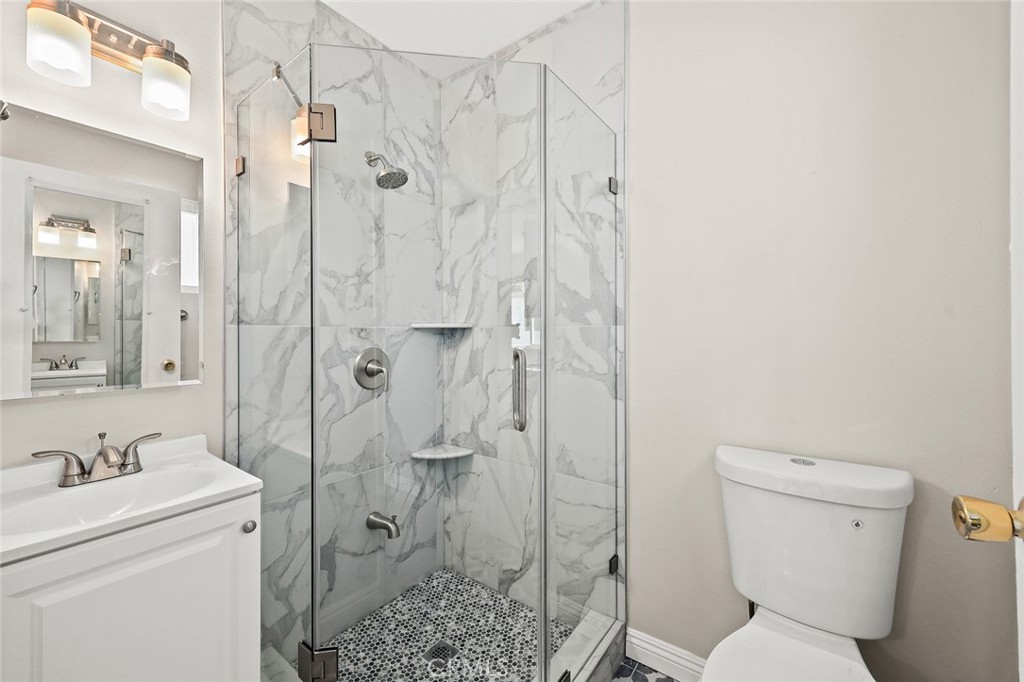 1227 E Grovecenter Property Photo 34