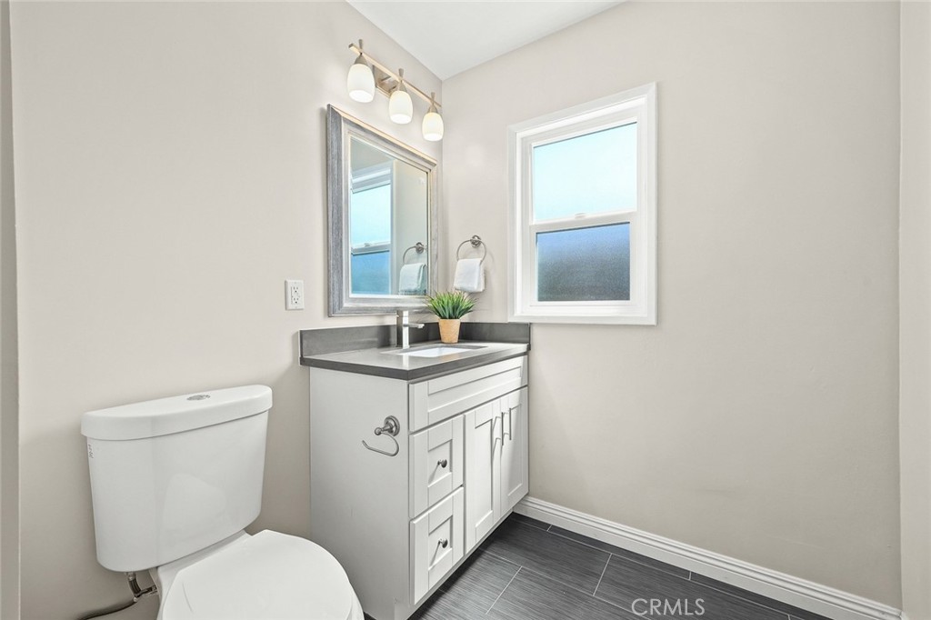 1227 E Grovecenter Property Photo 37