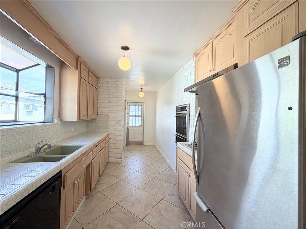 708 Violeta Property Photo 6