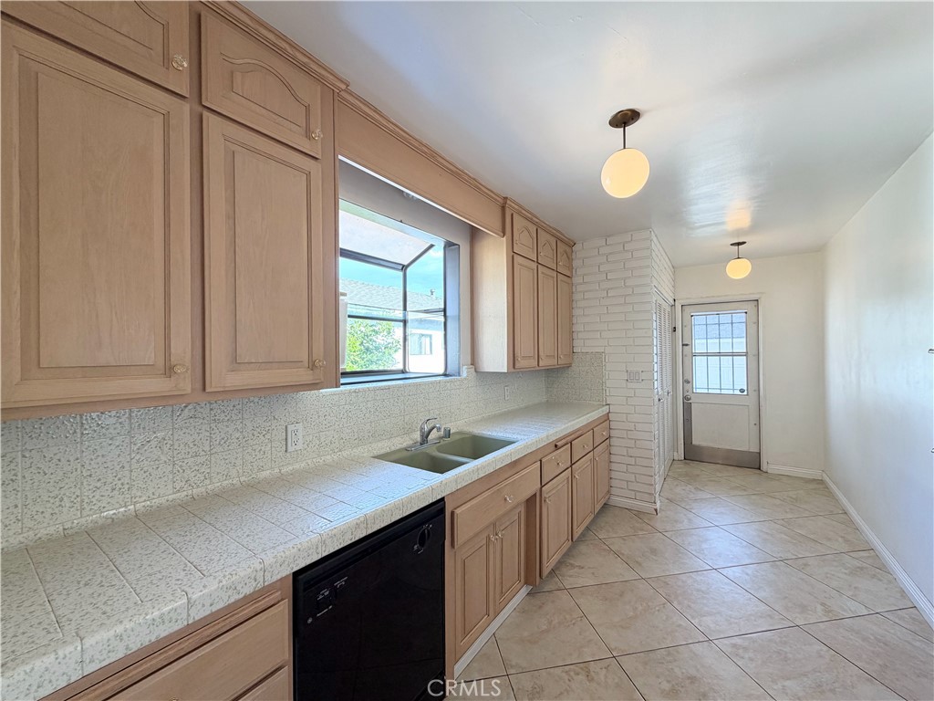 708 Violeta Property Photo 8