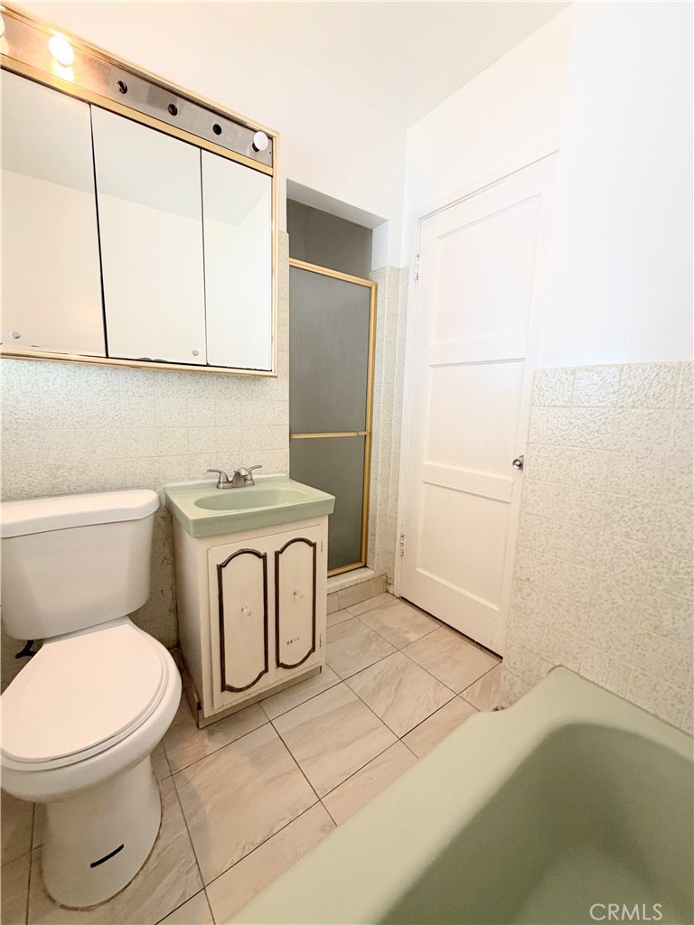 708 Violeta Property Photo 13
