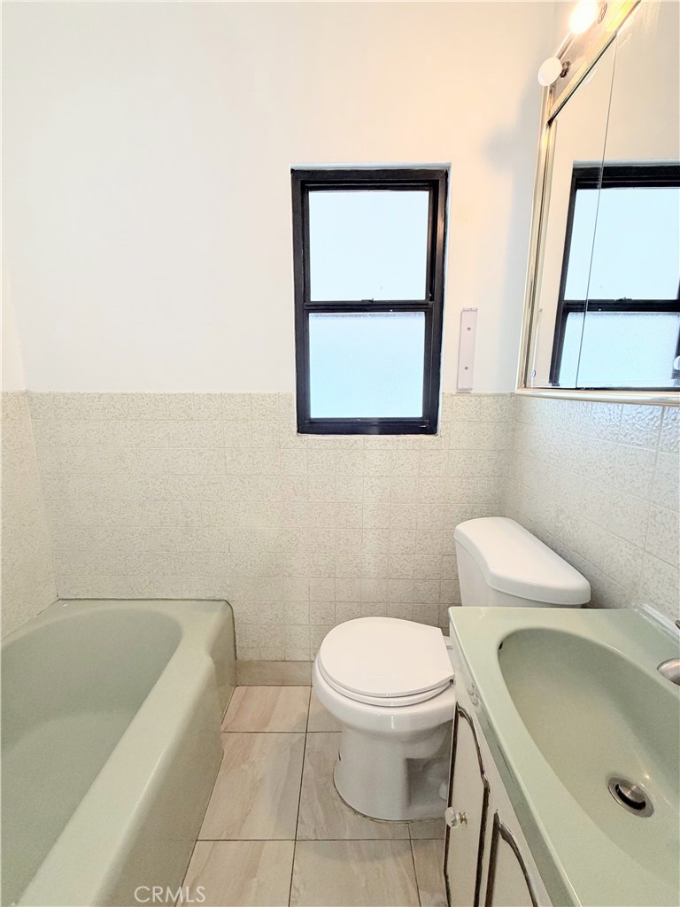 708 Violeta Property Photo 14