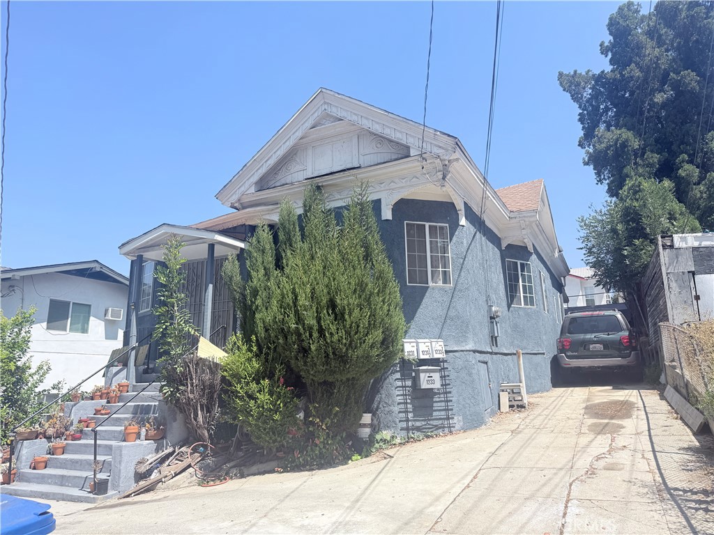 1231 Innes Property Photo 1