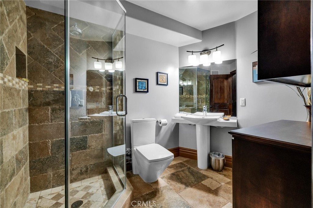 3388 Viewfield Property Photo 52