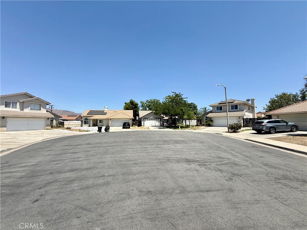 1046 Sycamore Property Photo 4