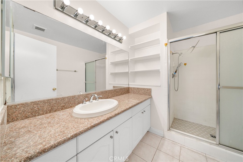 5133 Tyler D Property Photo 28