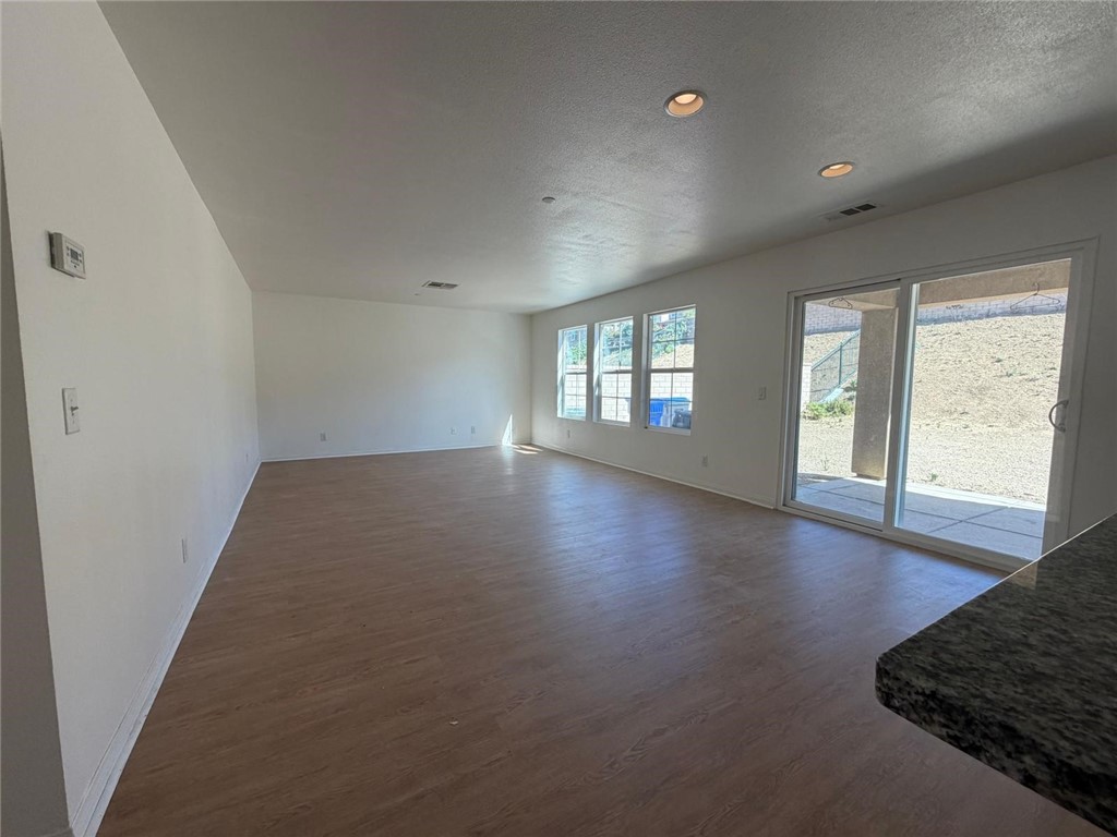 2612 Mulberry Lane Property Photo 4