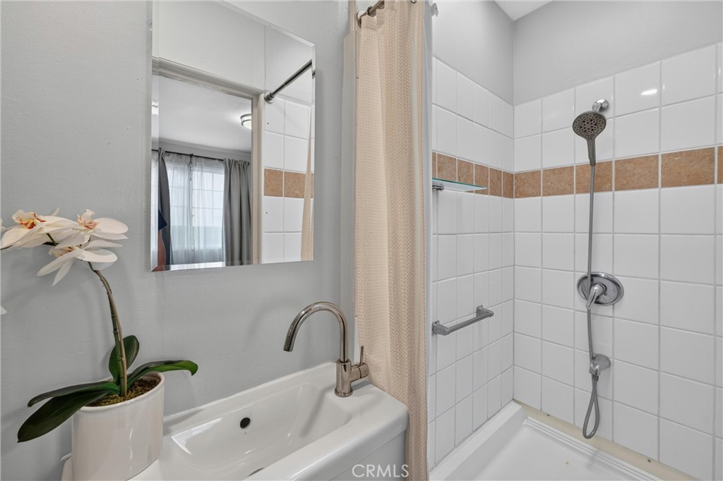 300 N Marengo Ave Property Photo 35