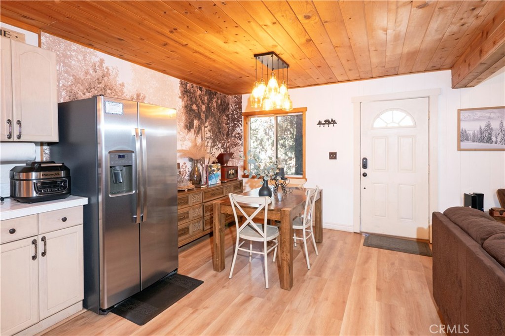 108 E Rainbow Property Photo 11