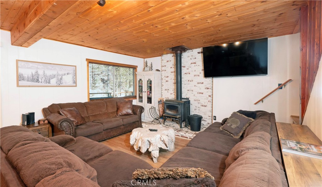 108 E Rainbow Property Photo 12