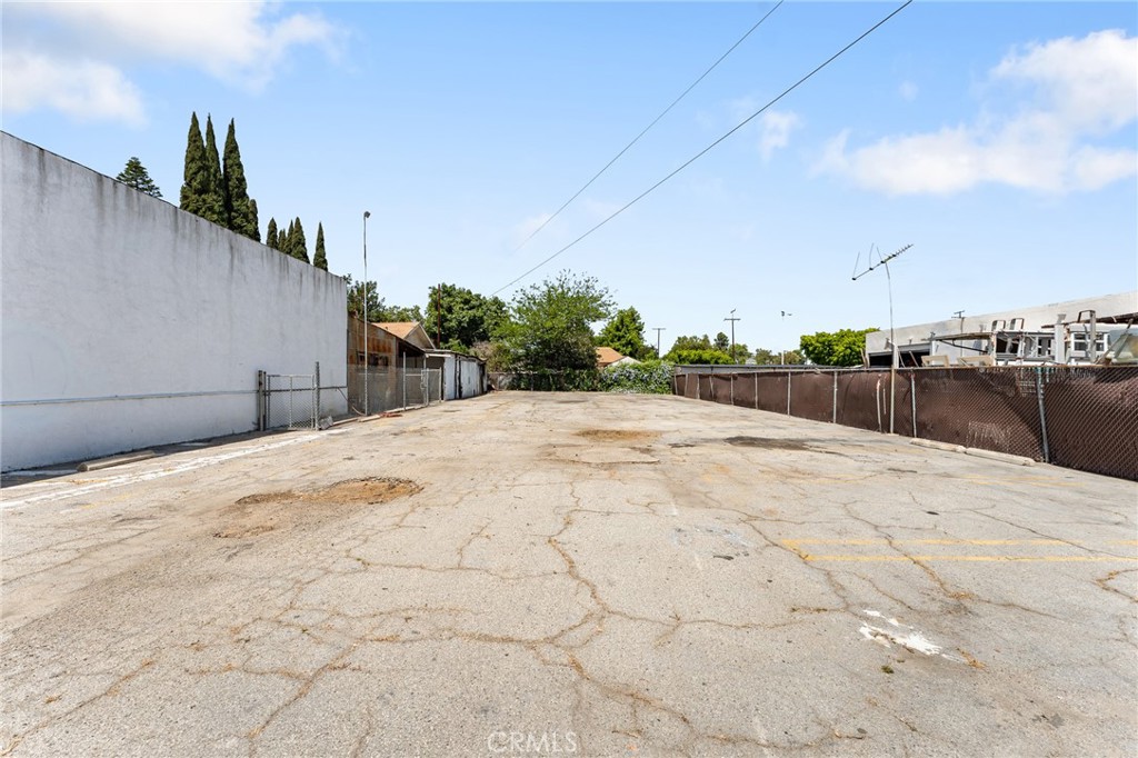 12171 Firestone Blvd Property Photo 1