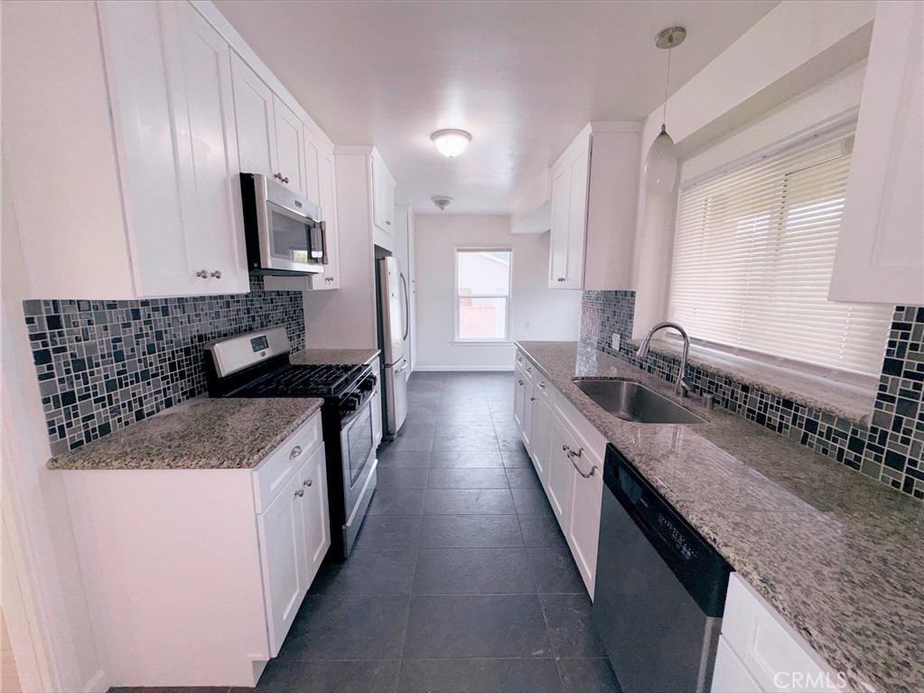 836 E Whitcomb Property Photo 8