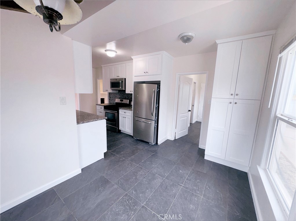 836 E Whitcomb Property Photo 10